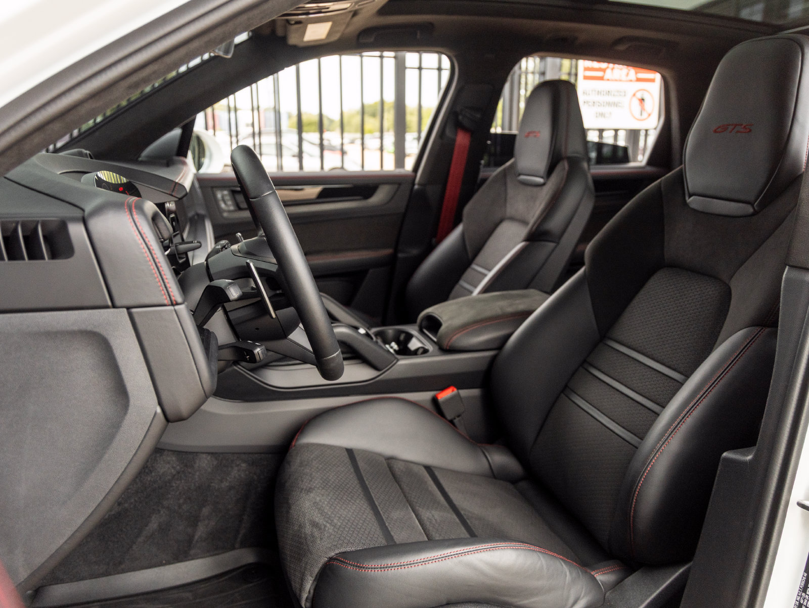 Certified 2025 Porsche Cayenne GTS AWD/4WD image 5