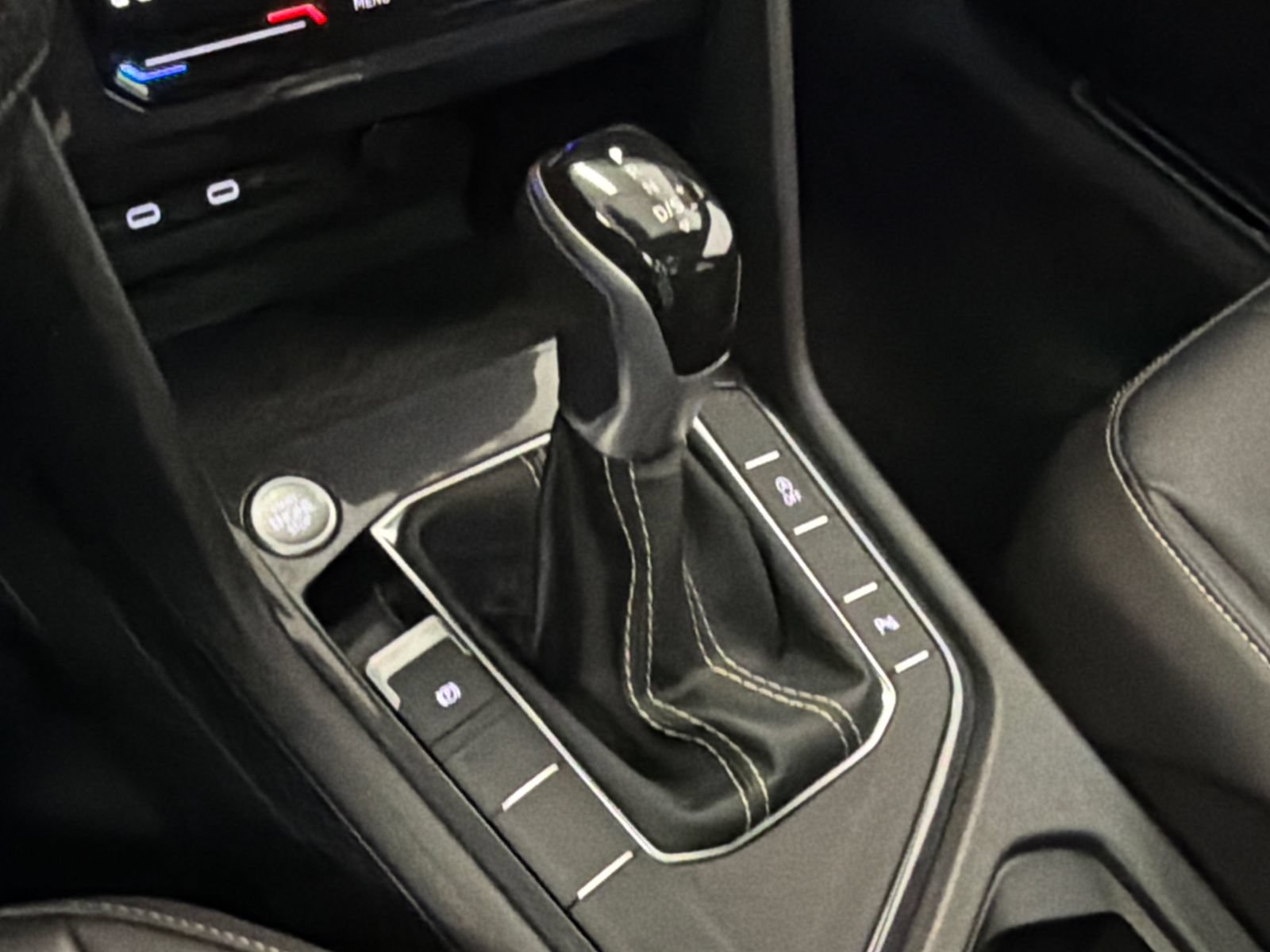 Used 2022 Volkswagen Tiguan SE R-Line FWD image 29