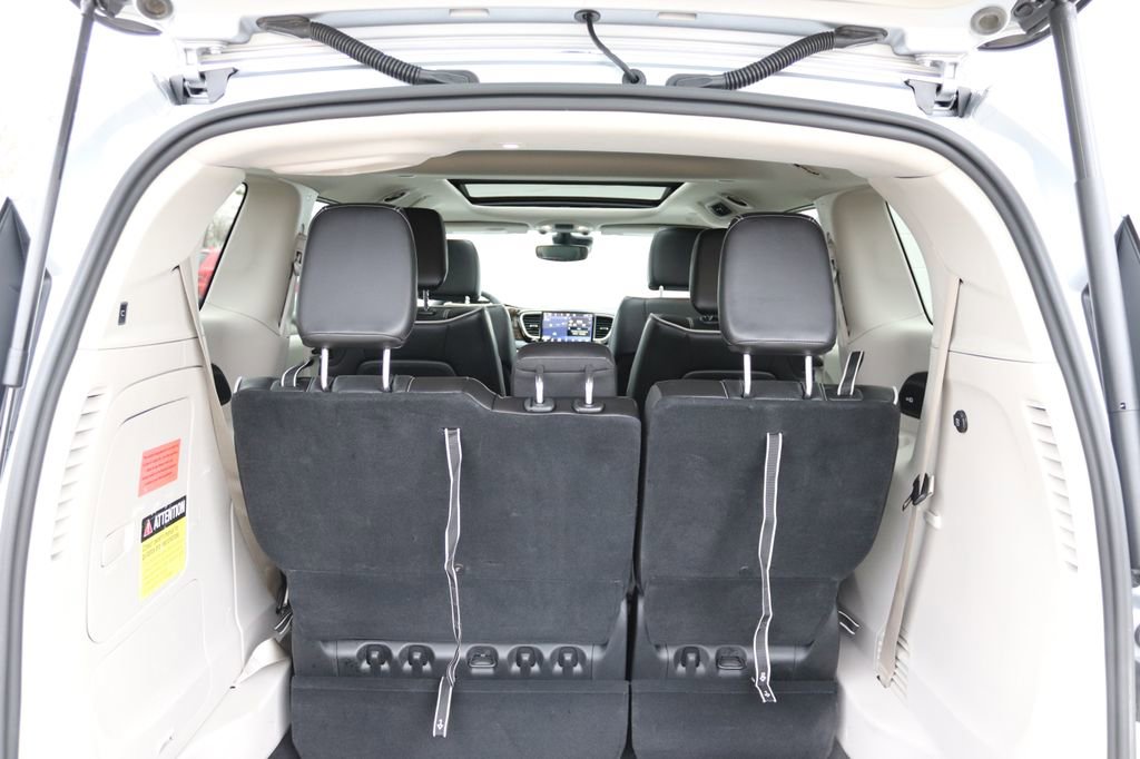 Used 2023 Chrysler Pacifica Limited image 55
