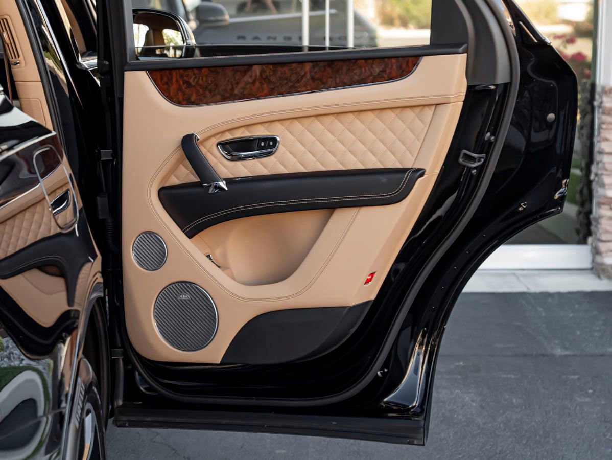 Used 2018 Bentley Bentayga image 28