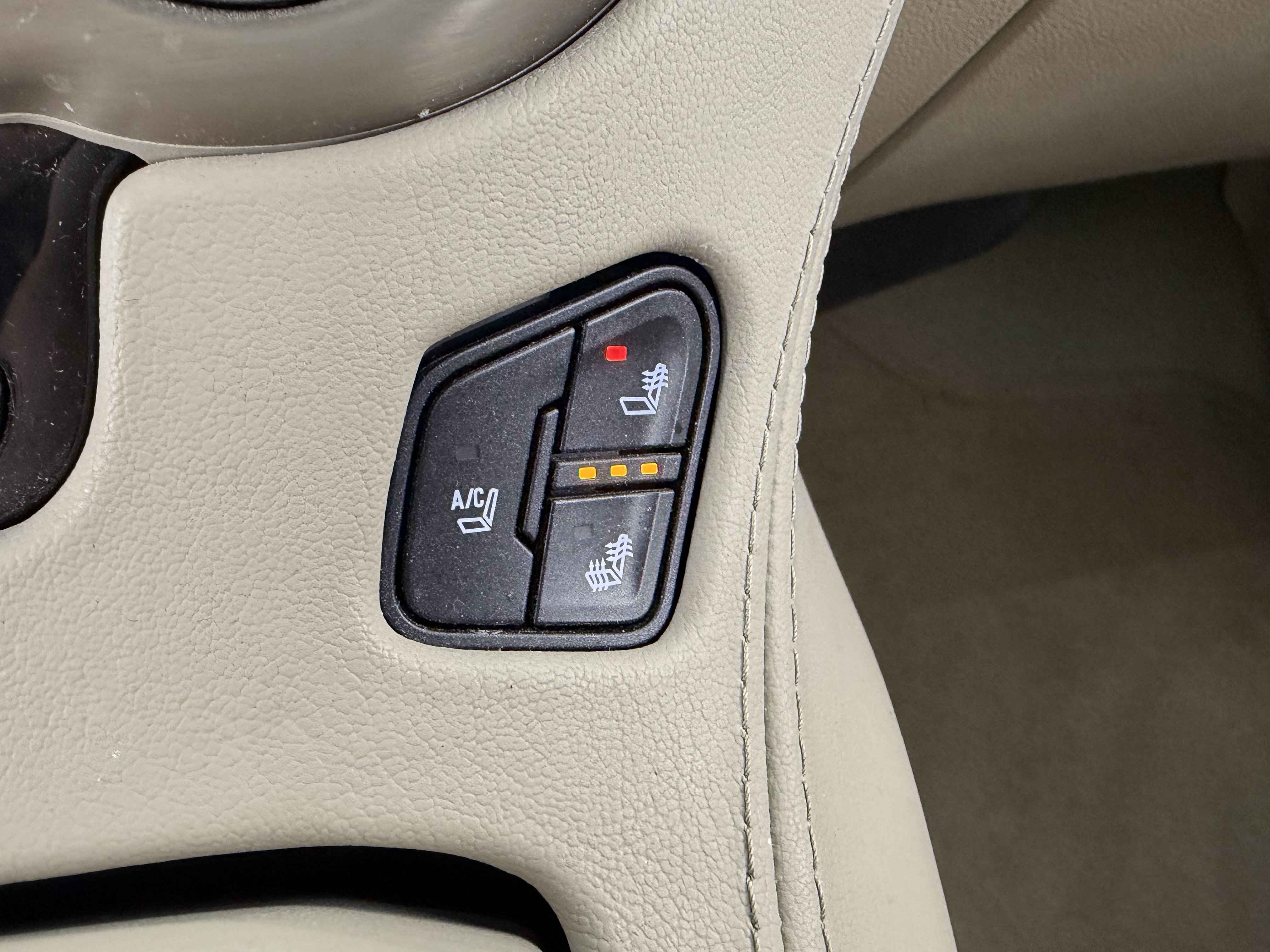 Used 2016 GMC Yukon Denali w/ Open Road Package AWD/4WD image 28
