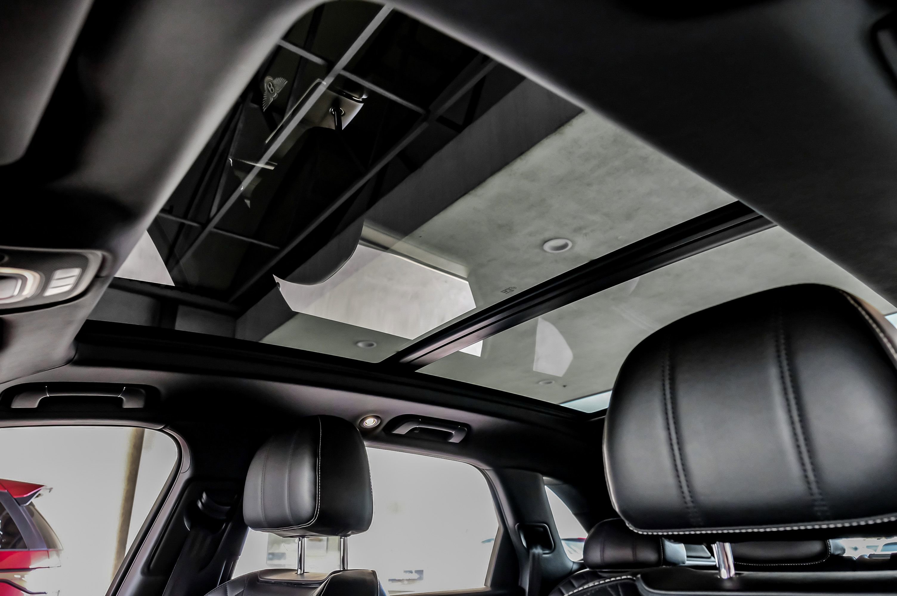Used 2017 Bentley Bentayga image 3