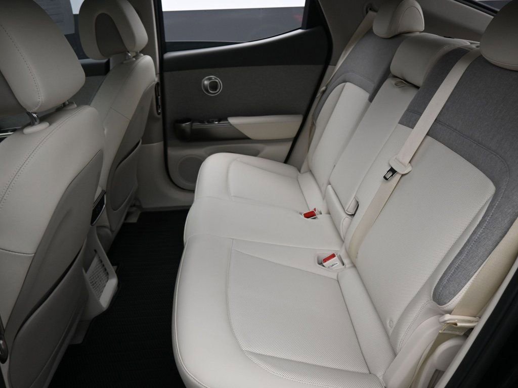 Used 2024 Genesis GV60 RWD image 30