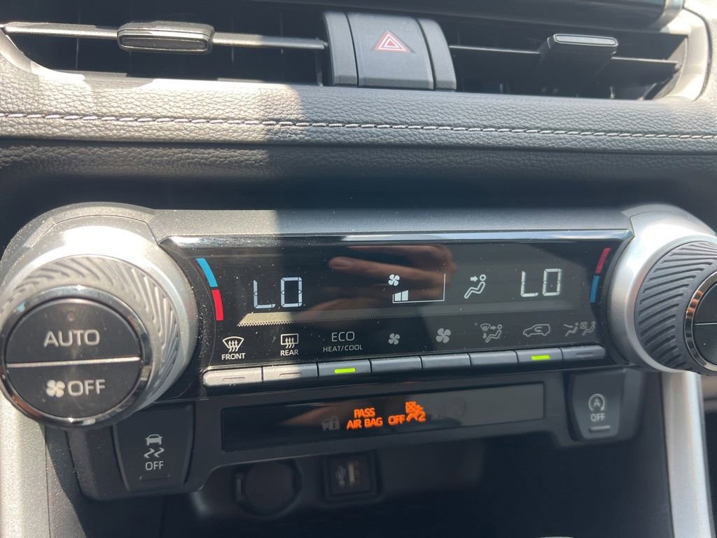 Used 2025 Toyota RAV4 XLE FWD image 59