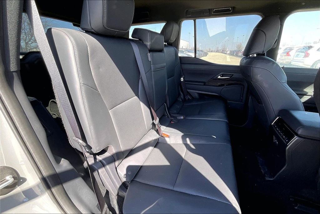 Used 2024 Lexus GX 550 w/ Accessory Package (Z1) image 33