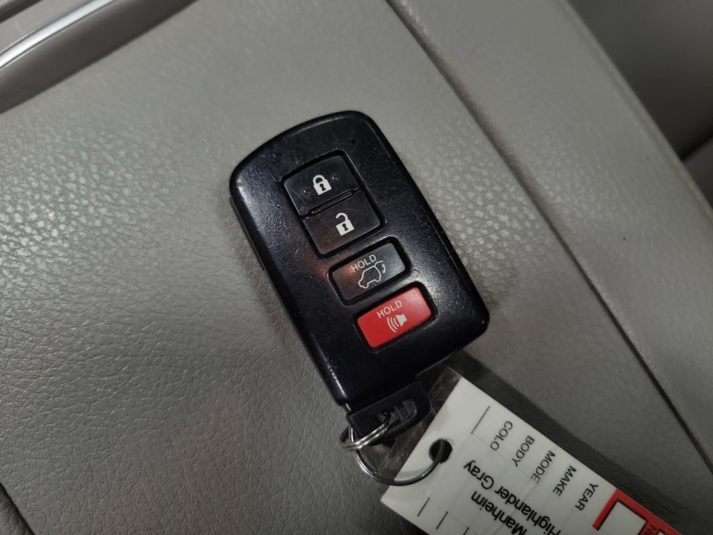 Used 2019 Toyota Highlander Limited Platinum AWD/4WD image 17