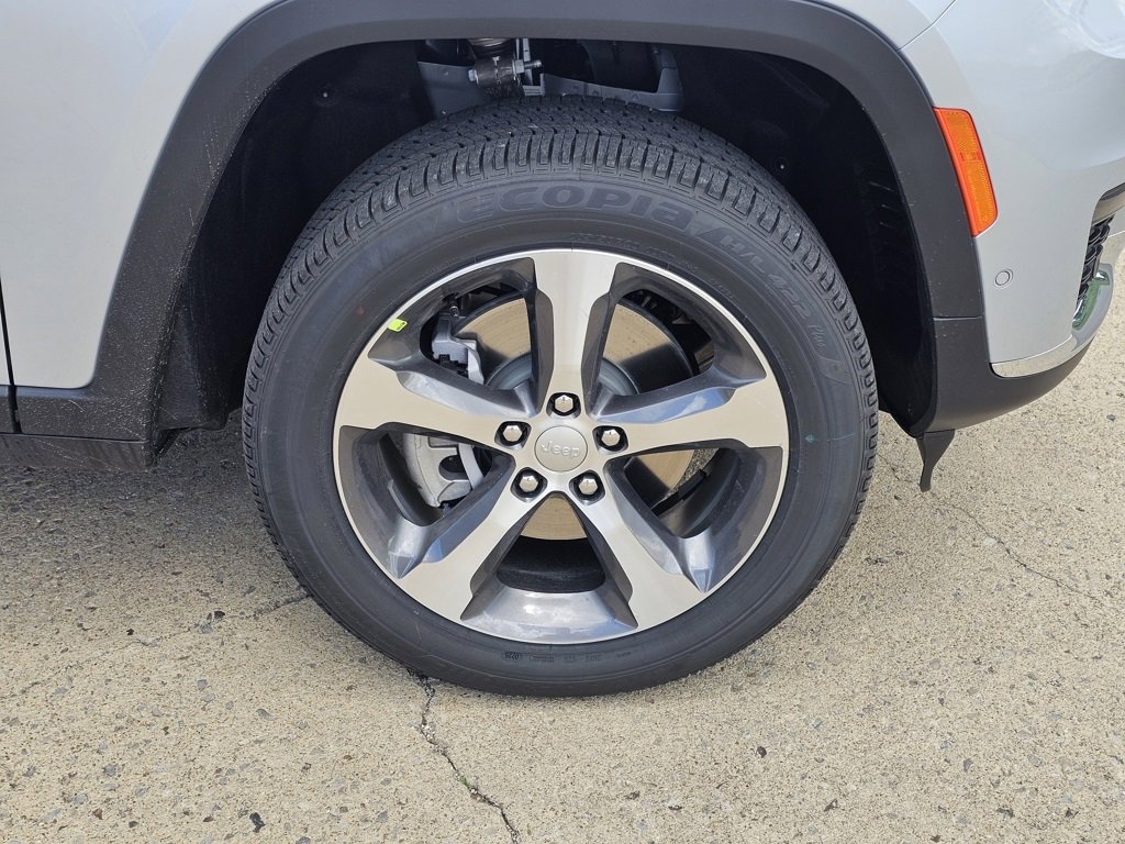 New 2025 Jeep Grand Cherokee L Limited w/ Luxury Tech Group II image 12