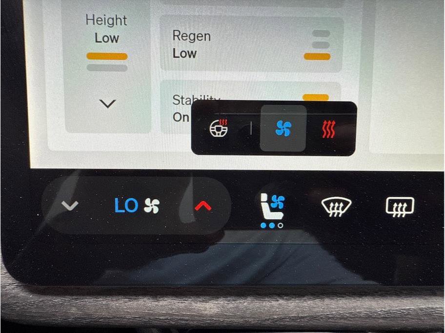 Used 2022 Rivian R1T Launch Edition image 21