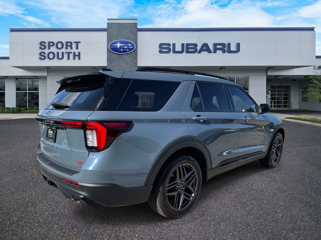 Used 2025 Ford Explorer ST RWD image 3