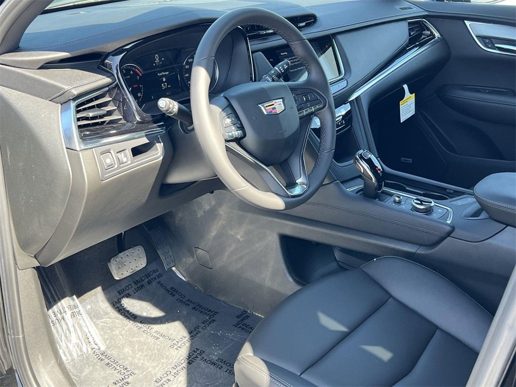 New 2025 Cadillac XT6 Luxury image 9
