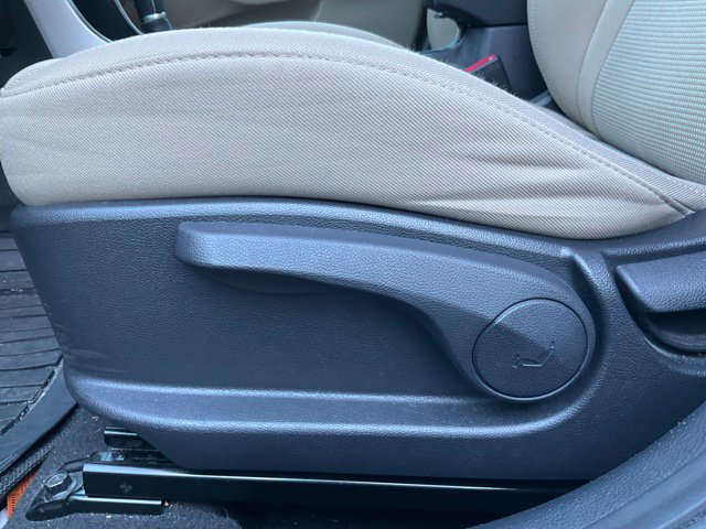 Used 2016 Hyundai Elantra GT FWD image 3