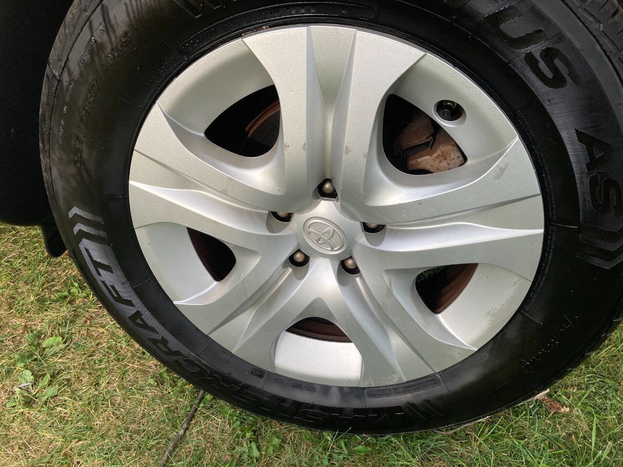 Used 2015 Toyota RAV4 LE image 4