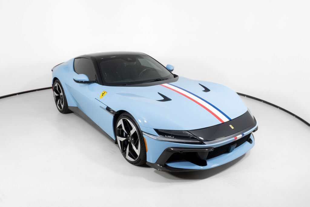Used 2025 Ferrari 12Cilindri RWD image 12