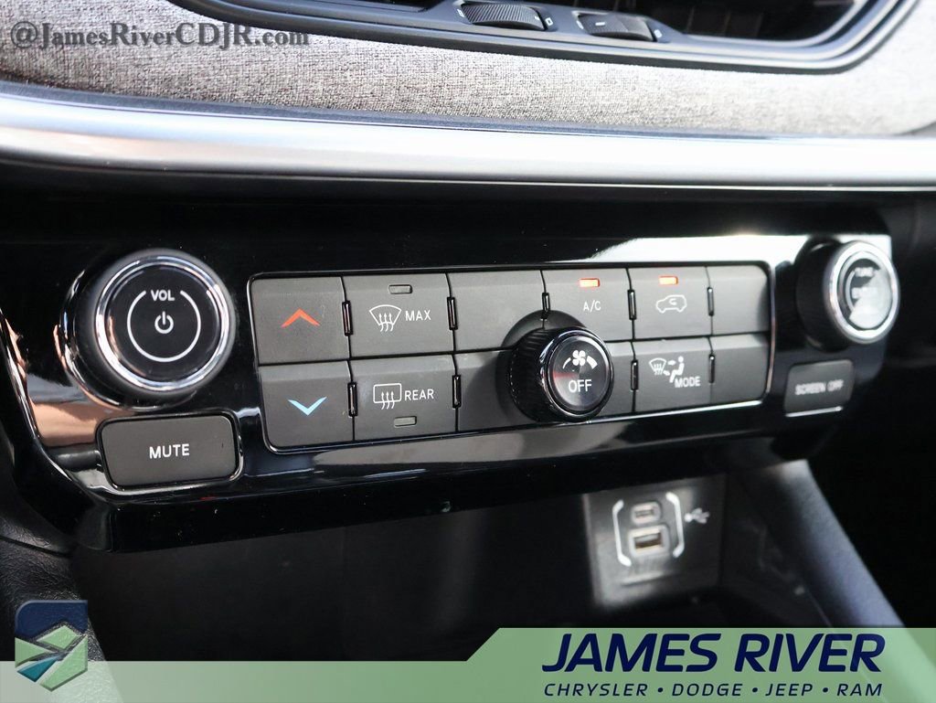 Used 2024 Jeep Compass Sport image 35