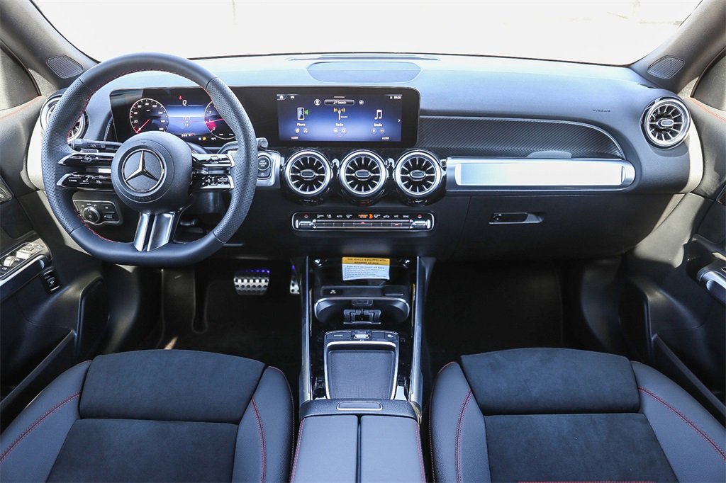 Used 2024 Mercedes-Benz GLB 250 4MATIC image 12