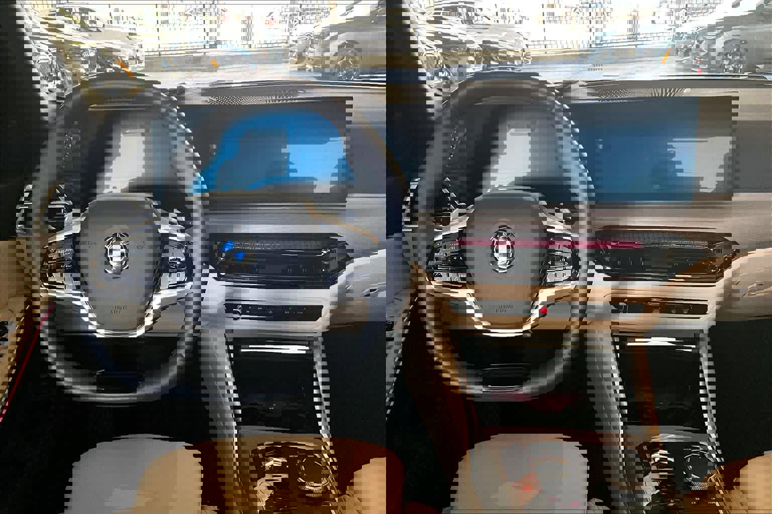 Used 2025 BMW 330i Sedan w/ Premium Package image 10