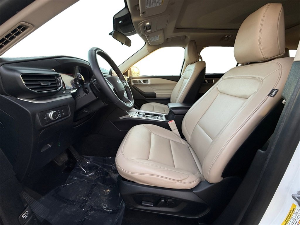 Used 2020 Ford Explorer XLT w/ Equipment Group 202A image 9