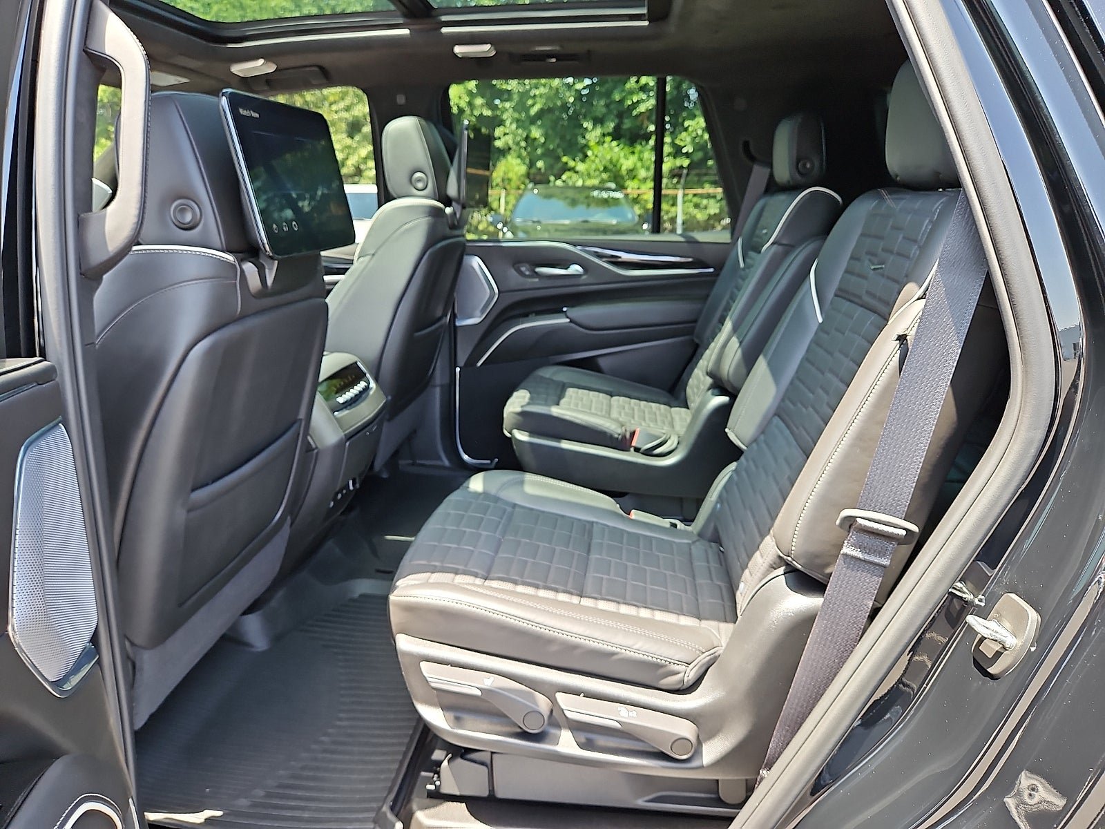 Certified 2024 Cadillac Escalade V w/ LPO, ONYX Package AWD/4WD image 23