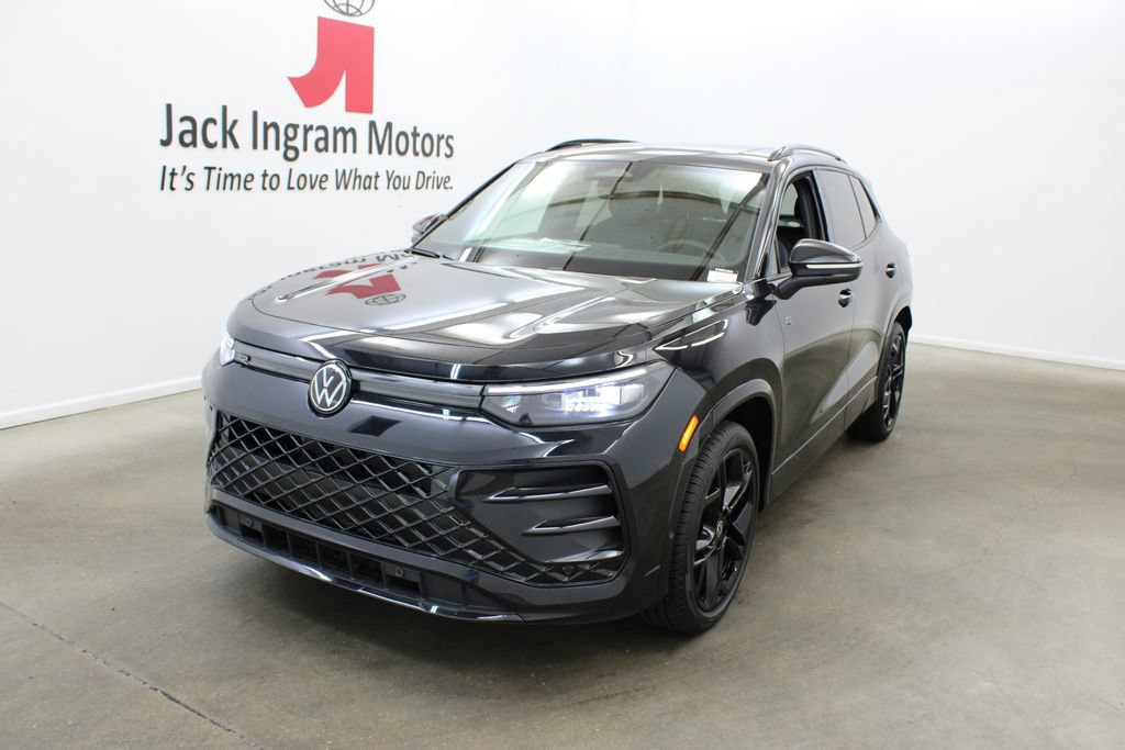 New 2026 Volkswagen Tiguan SE R-Line FWD image 2