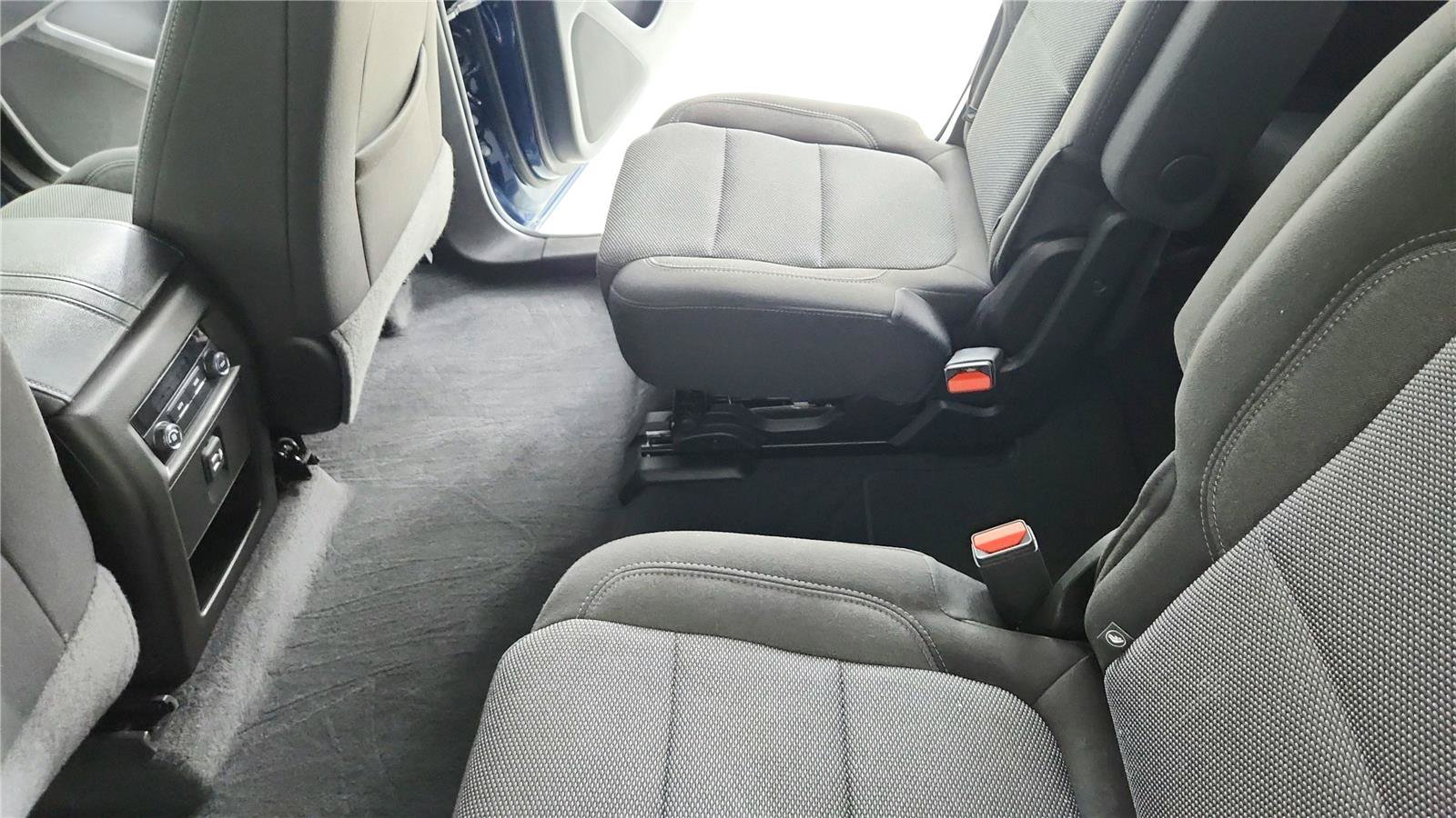 Used 2023 Chevrolet Traverse LT FWD image 15