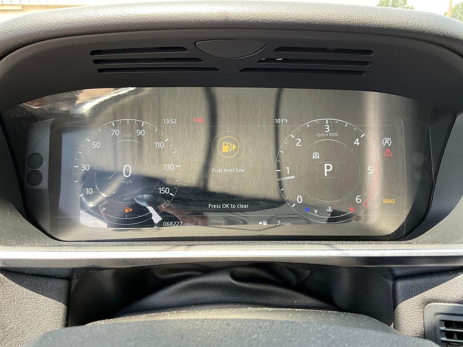 Used 2018 Land Rover Range Rover Sport SE AWD/4WD image 12
