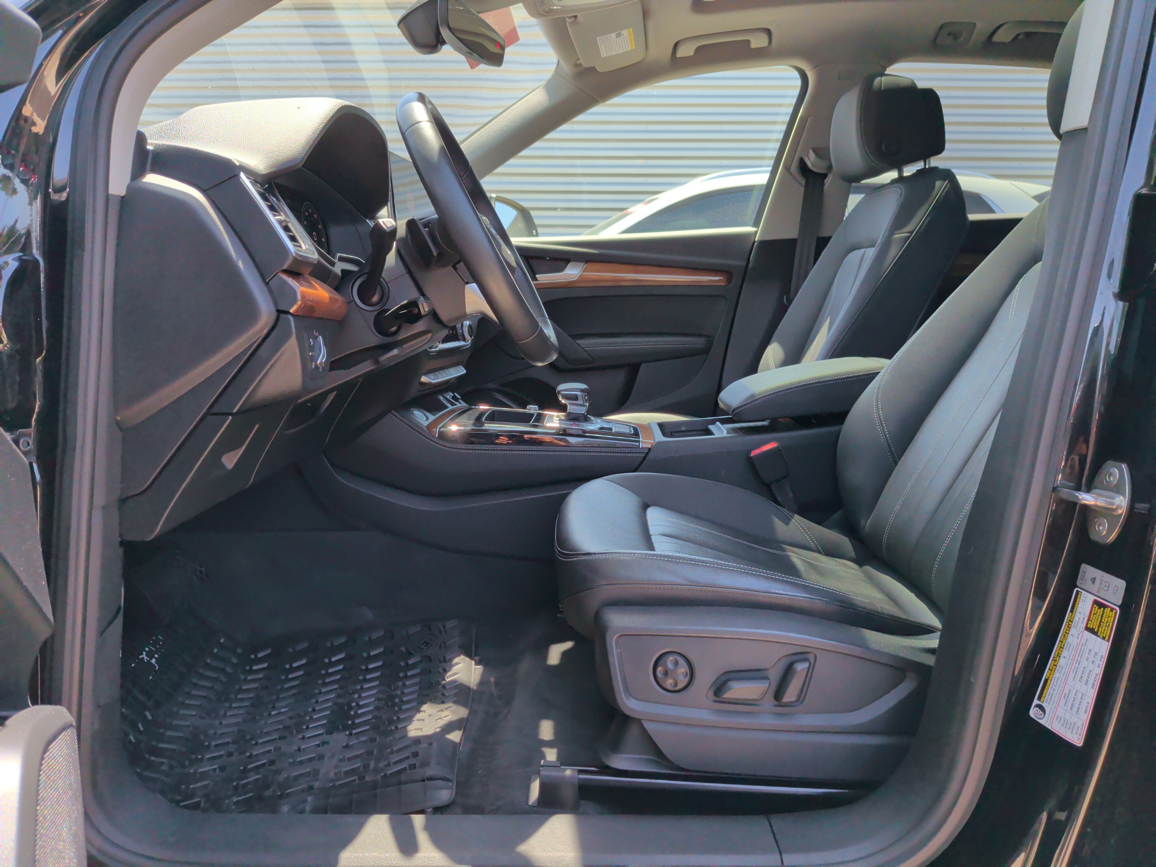 Used 2021 Audi Q5 2.0T Premium Plus w/ Premium Plus Package AWD/4WD image 16