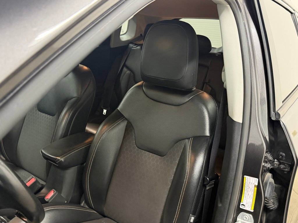 Used 2020 Jeep Compass Latitude w/ Cold Weather Group image 38