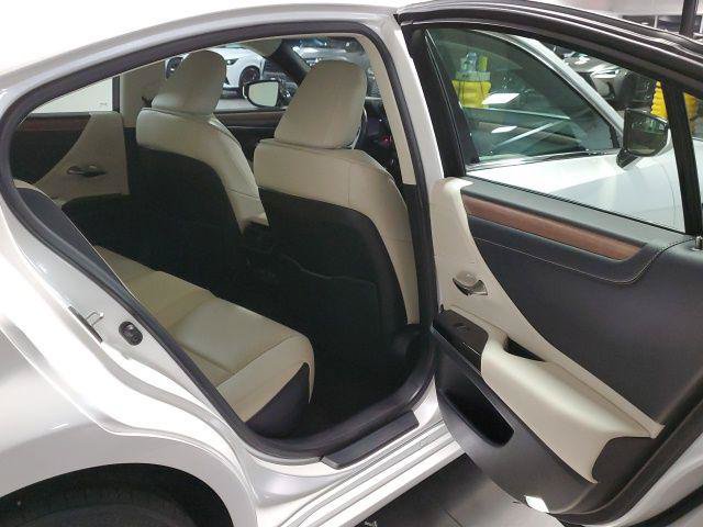 Certified 2023 Lexus ES 250 w/ Premium Package AWD/4WD image 30