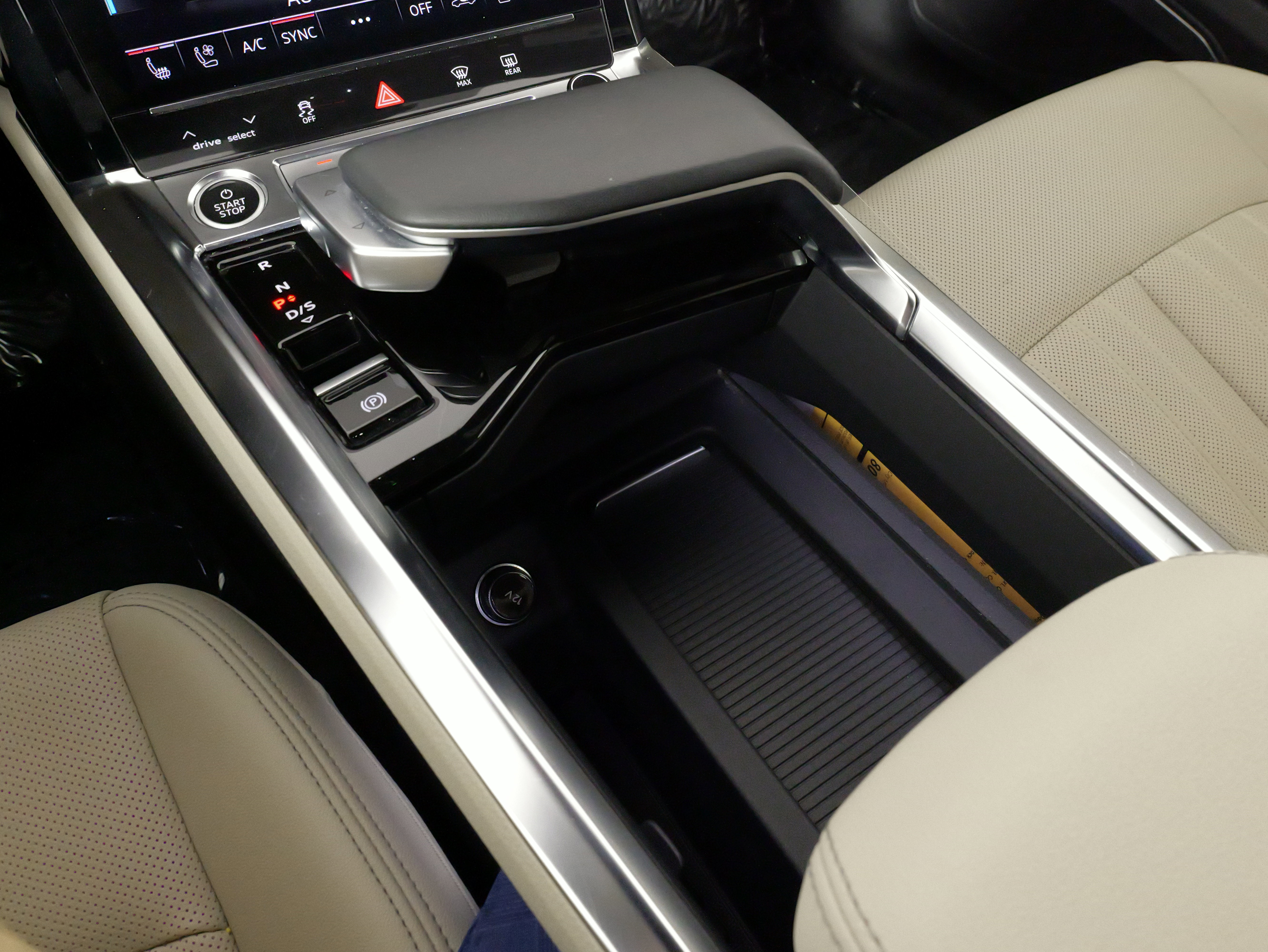 Used 2024 Audi Q8 e-tron Premium Plus w/ Premium Plus Package image 60