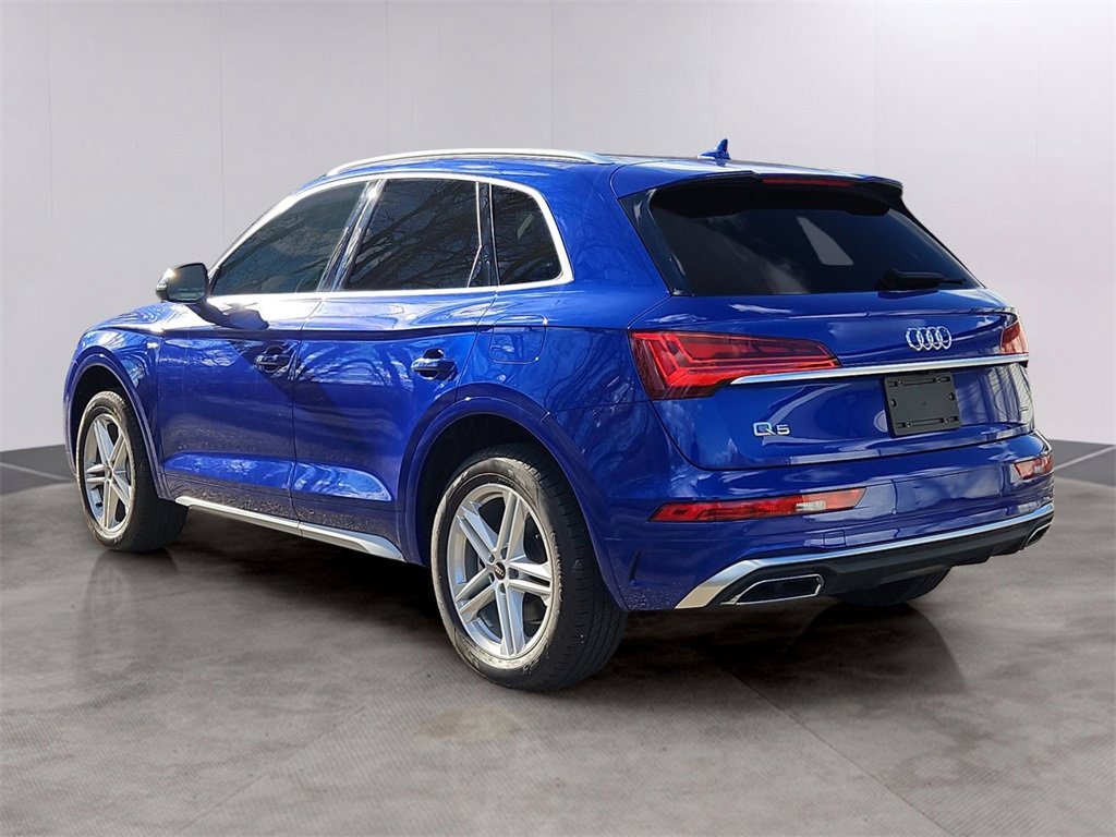 Used 2024 Audi Q5 e Premium w/ Convenience Package image 6