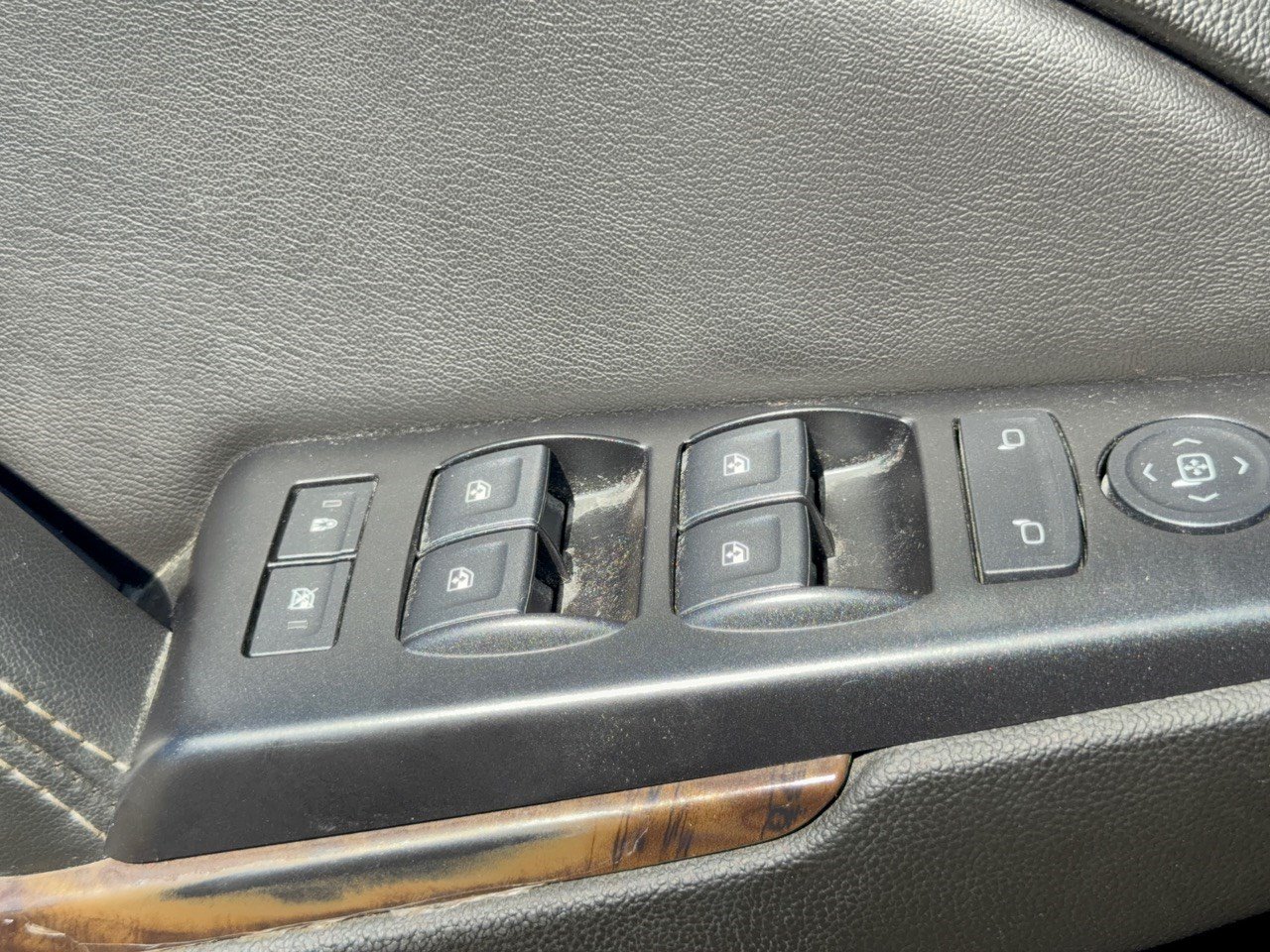 Used 2020 Chevrolet Suburban LS w/ Enhanced Driver Alert Package RWD image 15