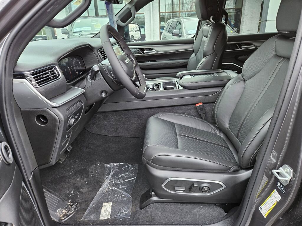New 2026 Jeep Grand Wagoneer 4WD image 13