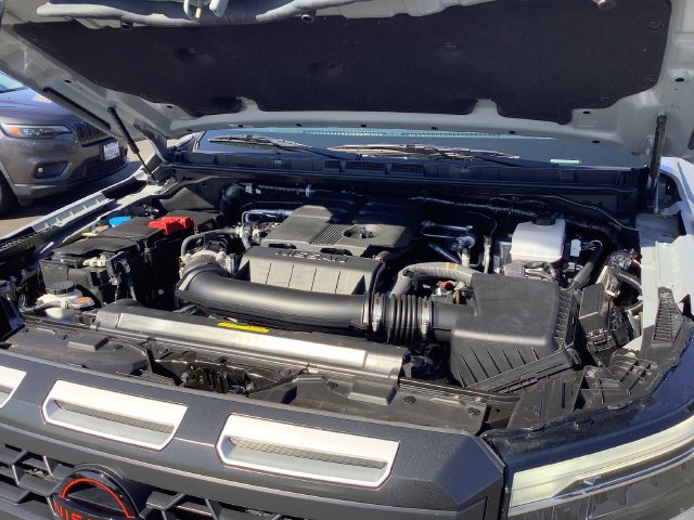 Used 2025 Nissan Frontier PRO-4X AWD/4WD image 44