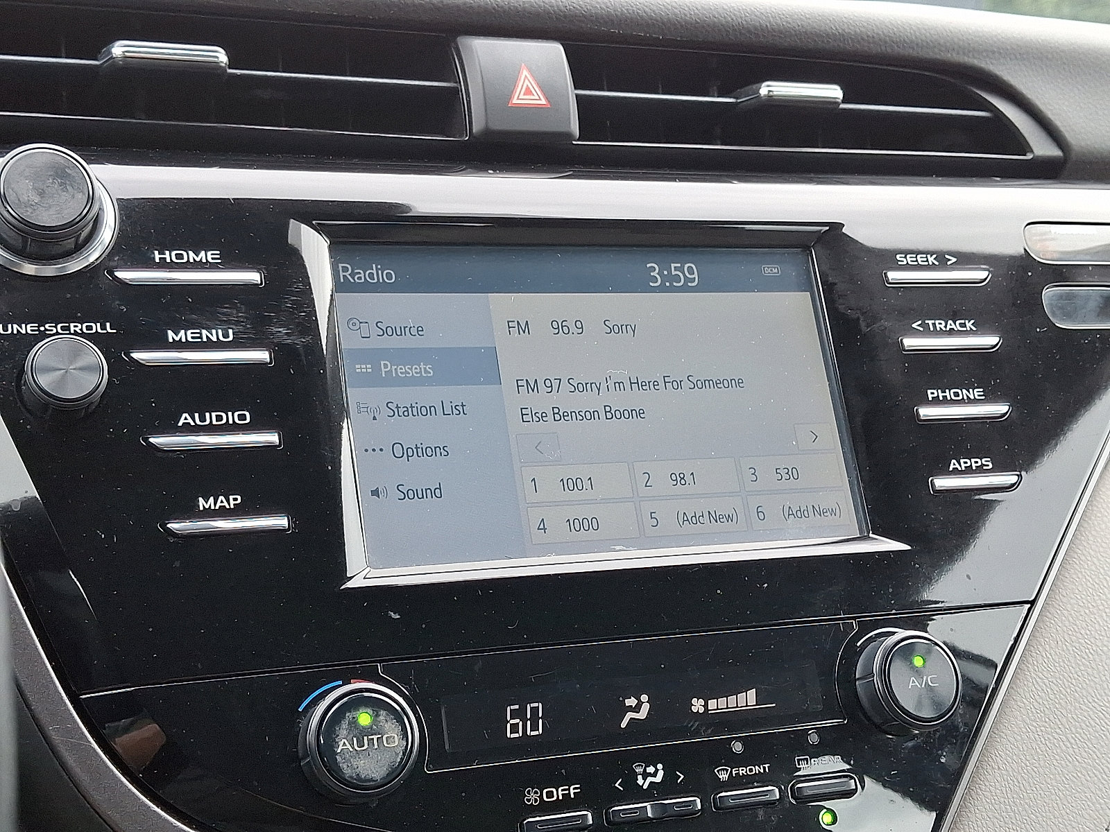 Used 2019 Toyota Camry image 18