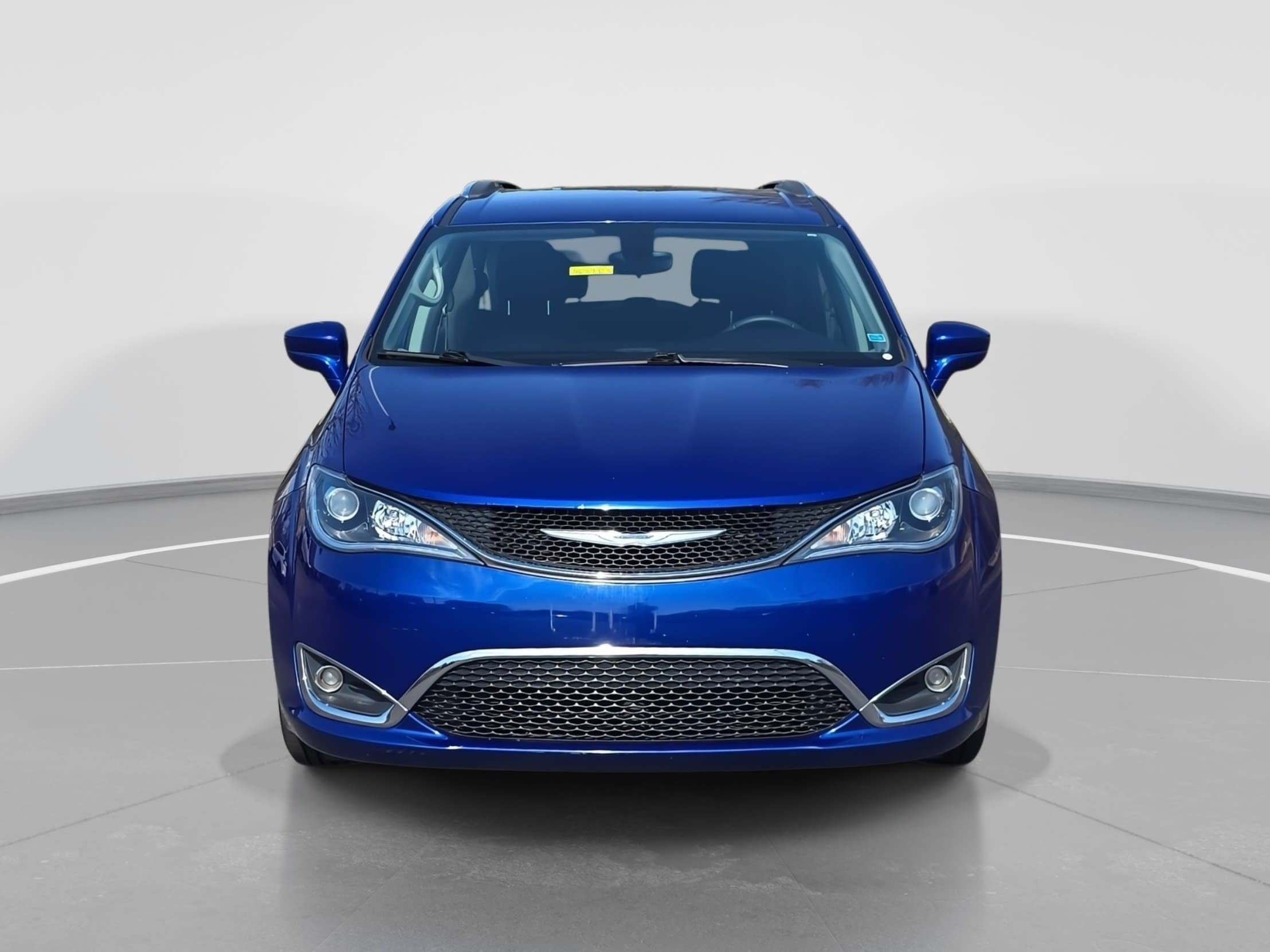 Used 2018 Chrysler Pacifica Touring-L image 2