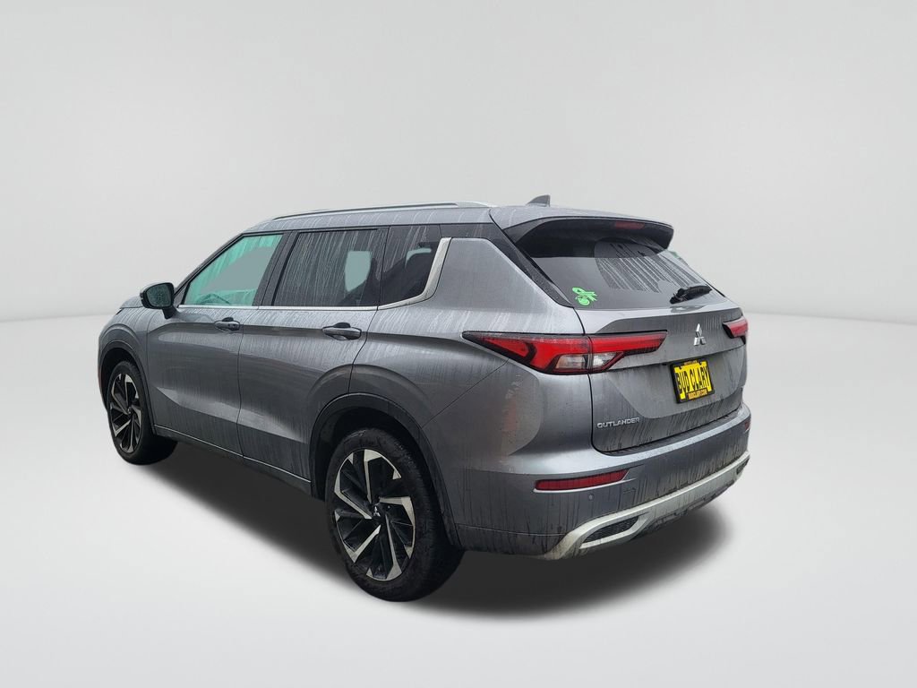 Used 2023 Mitsubishi Outlander SEL image 3