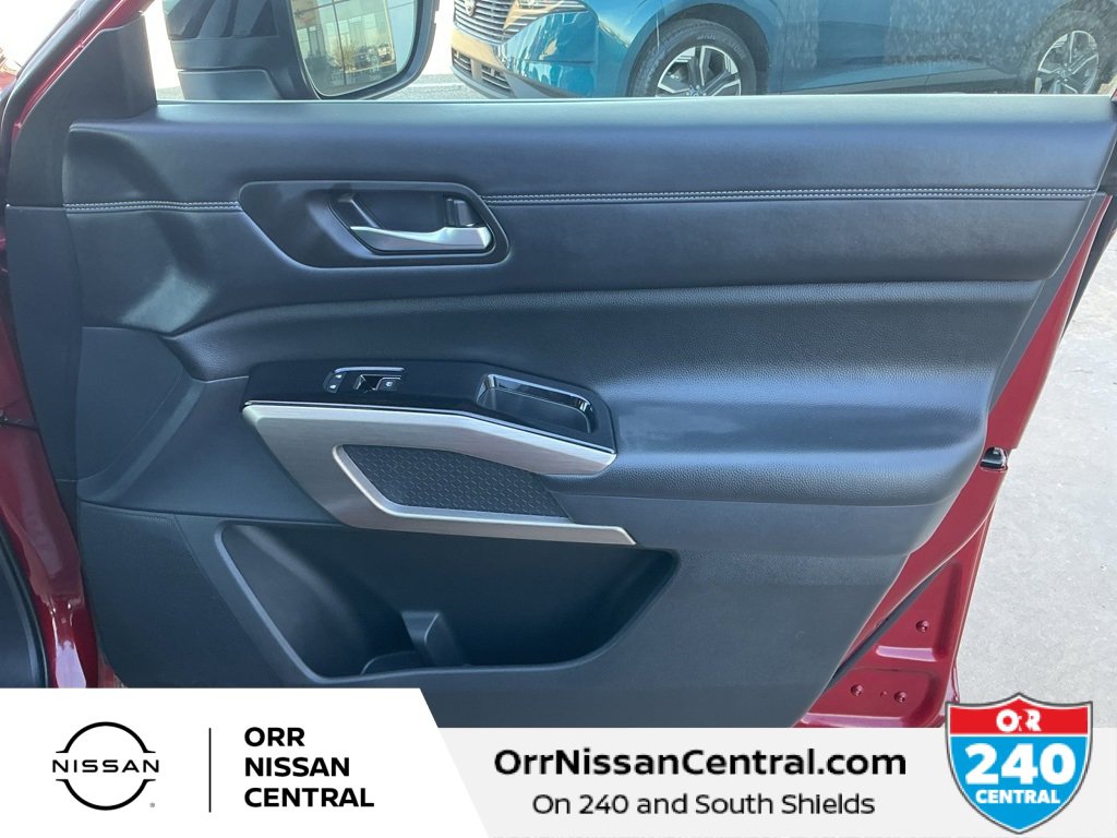 Used 2022 Nissan Pathfinder Platinum w/ Cargo Package image 10