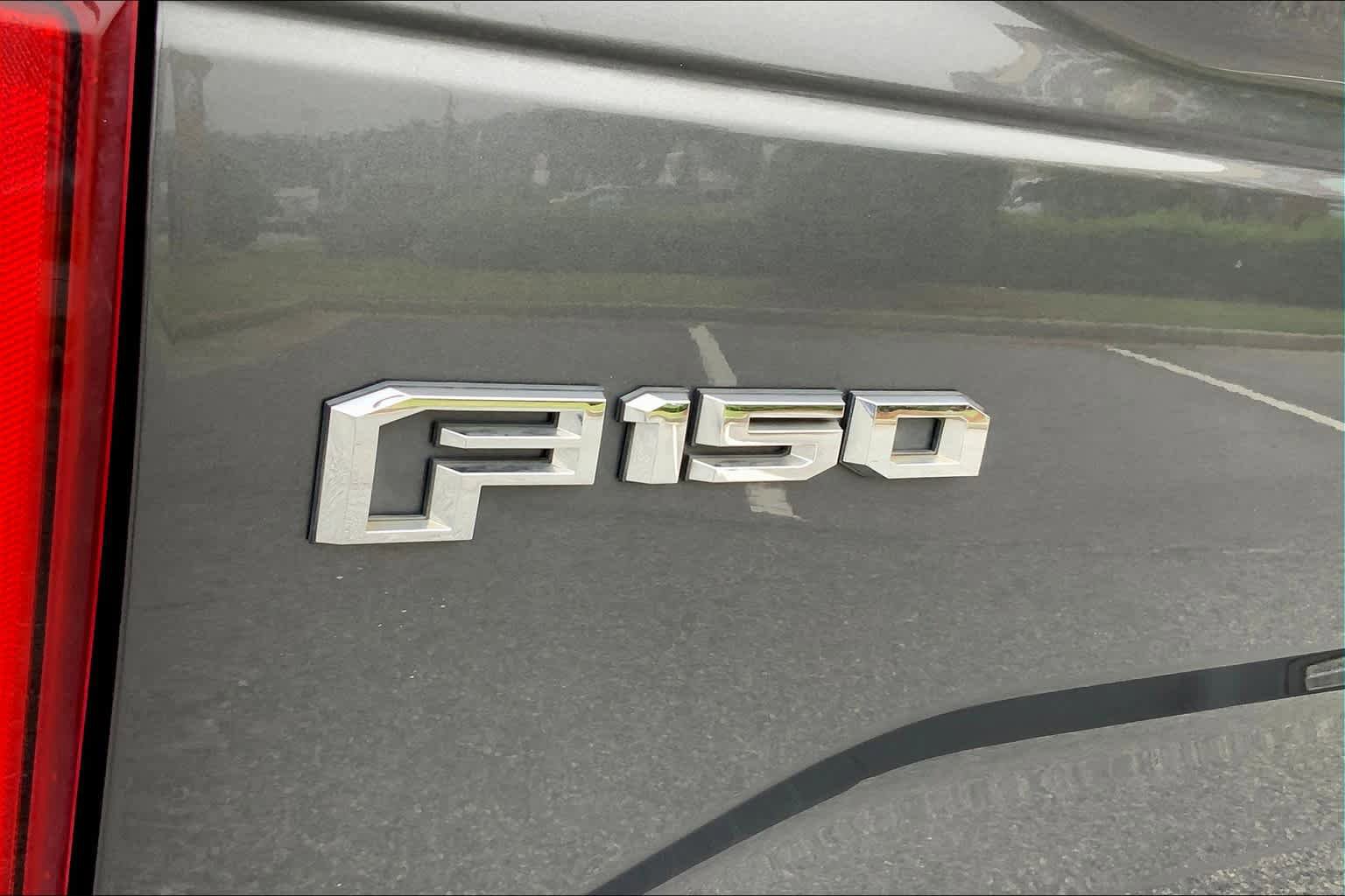 Used 2015 Ford F150 XLT w/ Equipment Group 302A Luxury AWD/4WD image 9