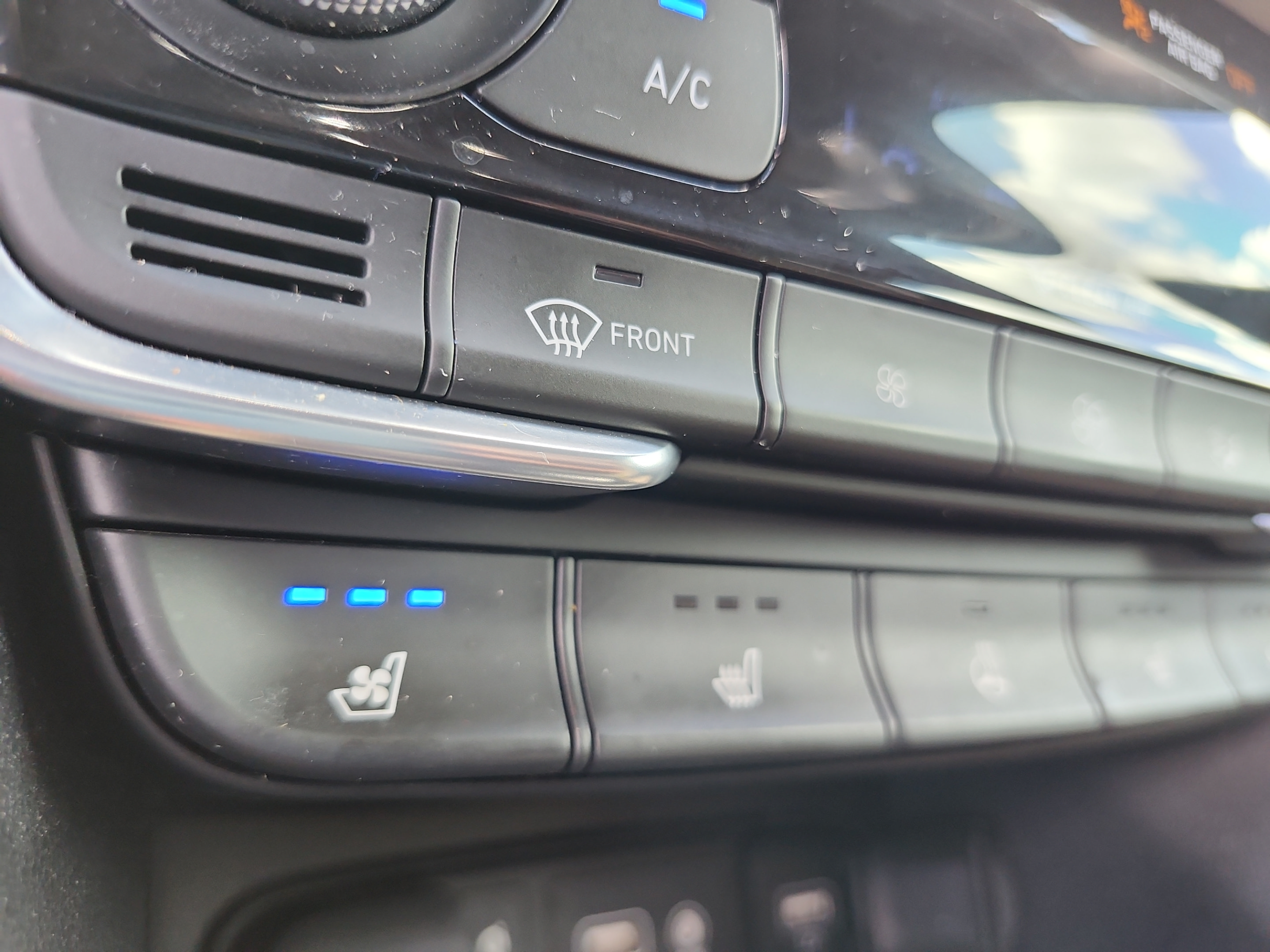 Used 2019 Hyundai Santa Fe FWD image 24