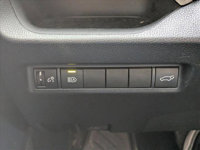Used 2020 Toyota RAV4 XLE Premium FWD image 14