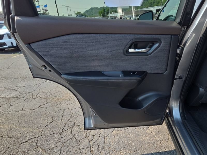 Used 2021 Nissan Rogue SV AWD/4WD image 18