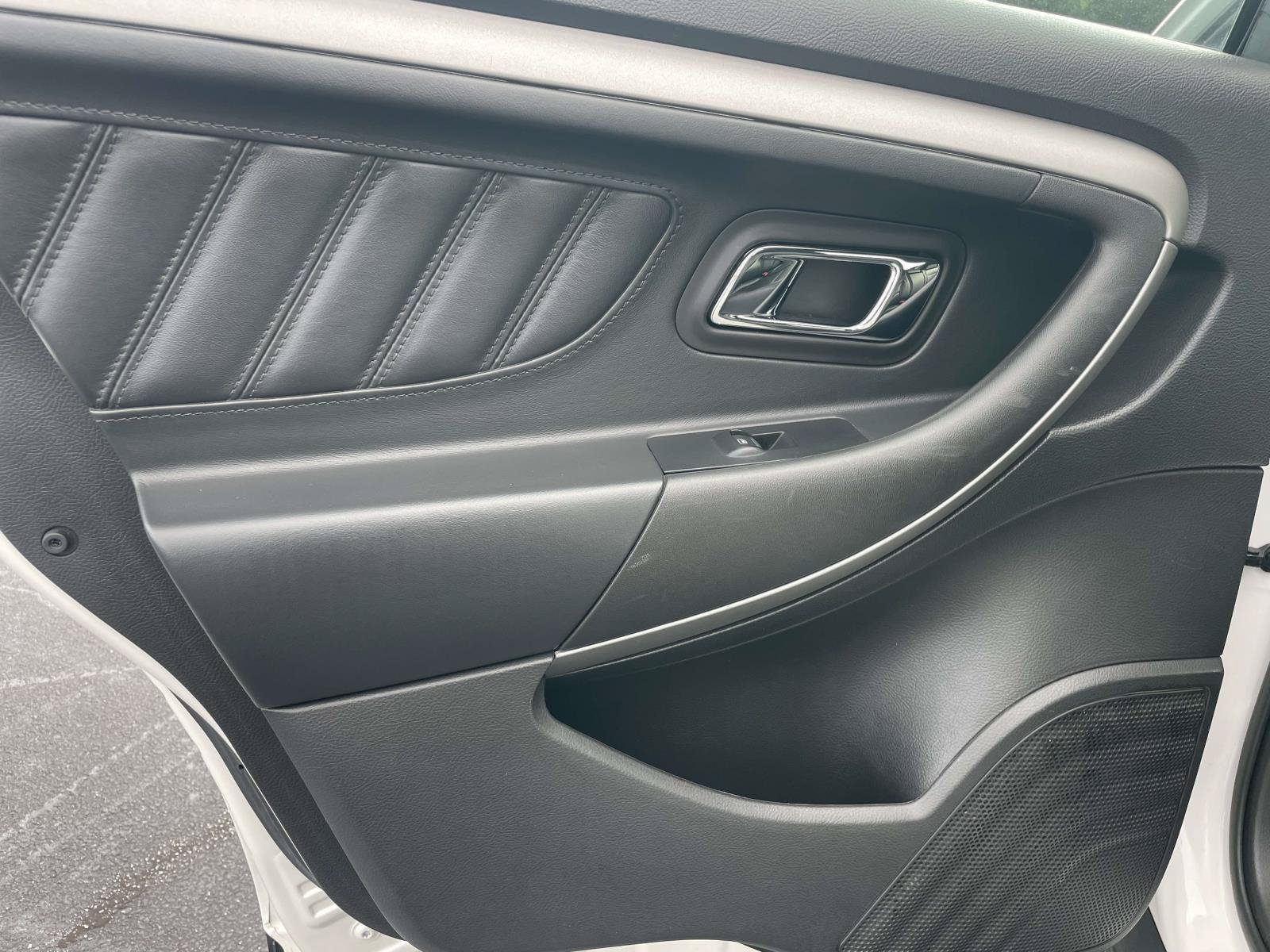 Used 2015 Ford Taurus SEL FWD image 10