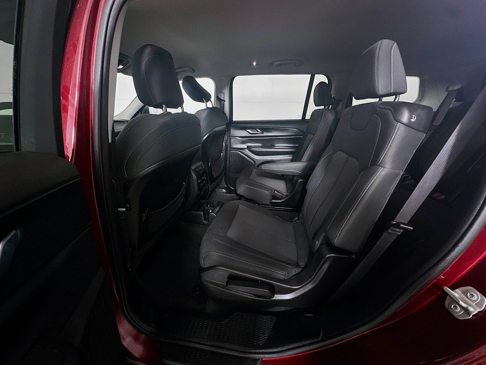 Used 2023 Jeep Grand Cherokee L Laredo image 28