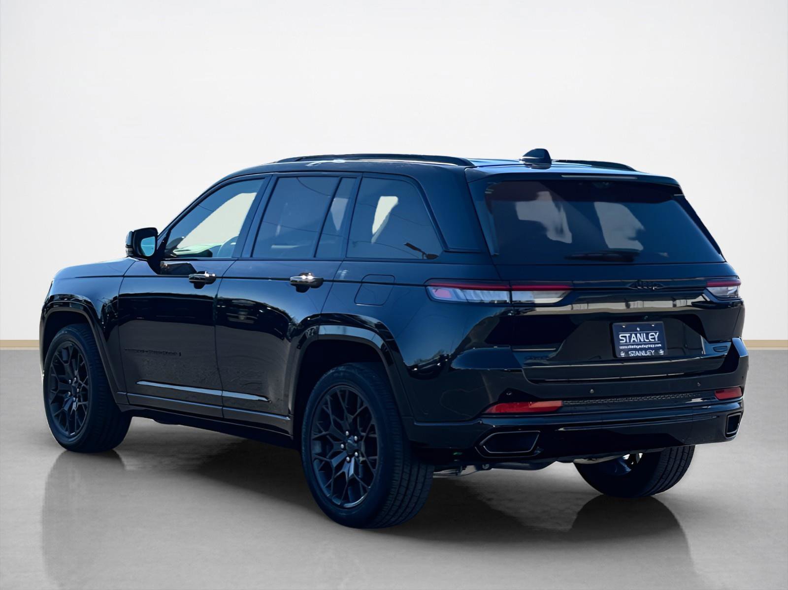 Used 2024 Jeep Grand Cherokee Summit image 5