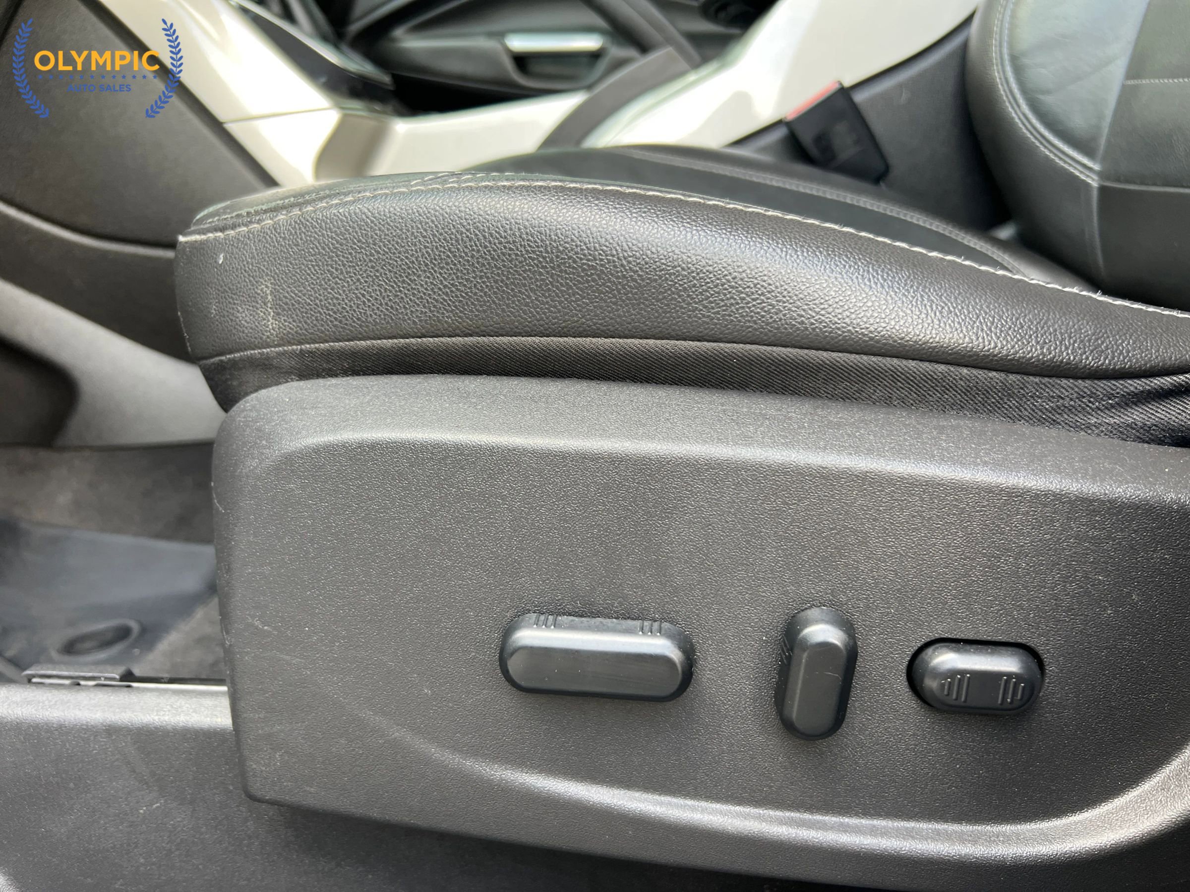 Used 2013 Ford C-MAX SEL image 38