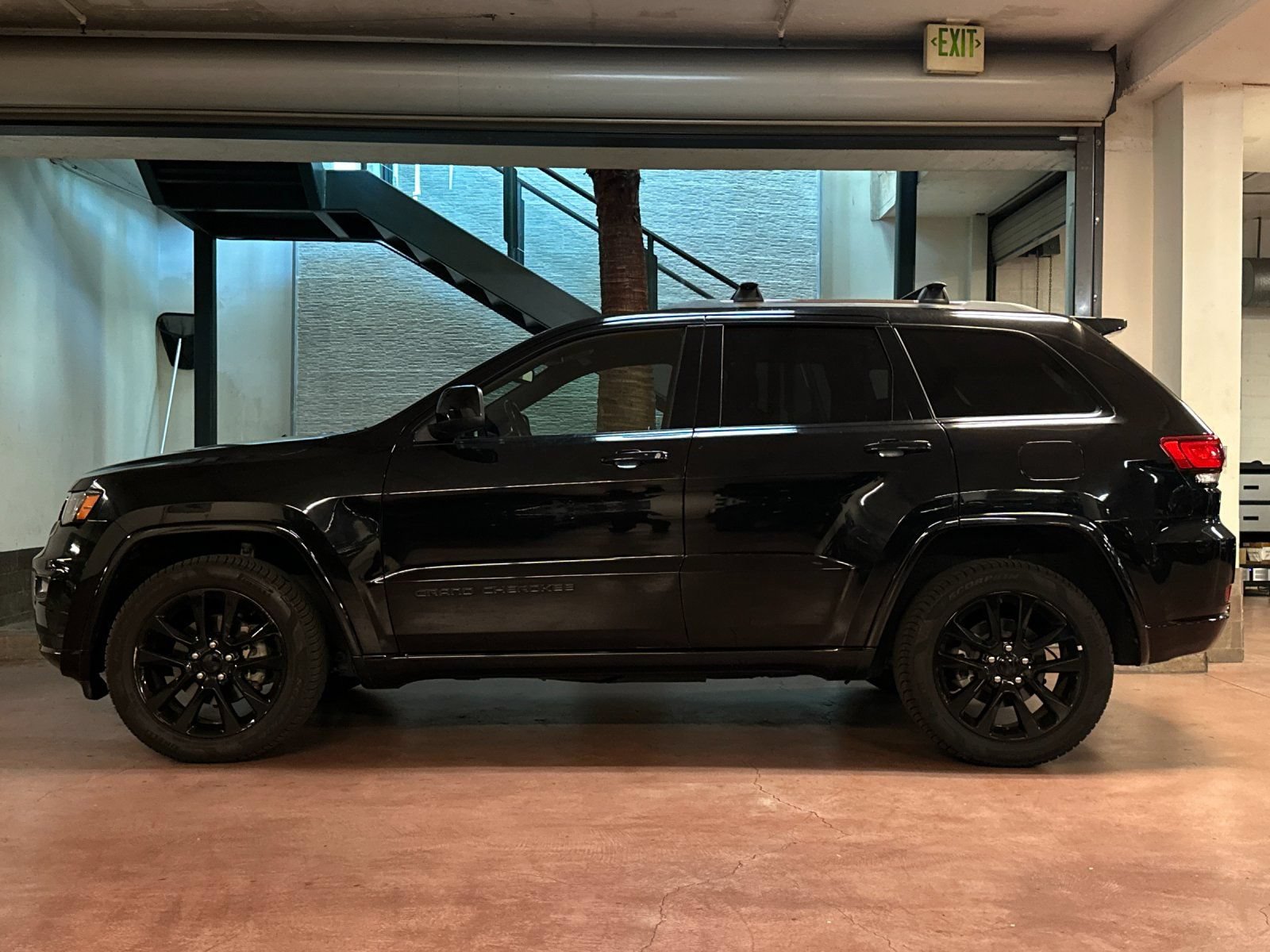 Certified 2020 Jeep Grand Cherokee Altitude AWD/4WD image 2