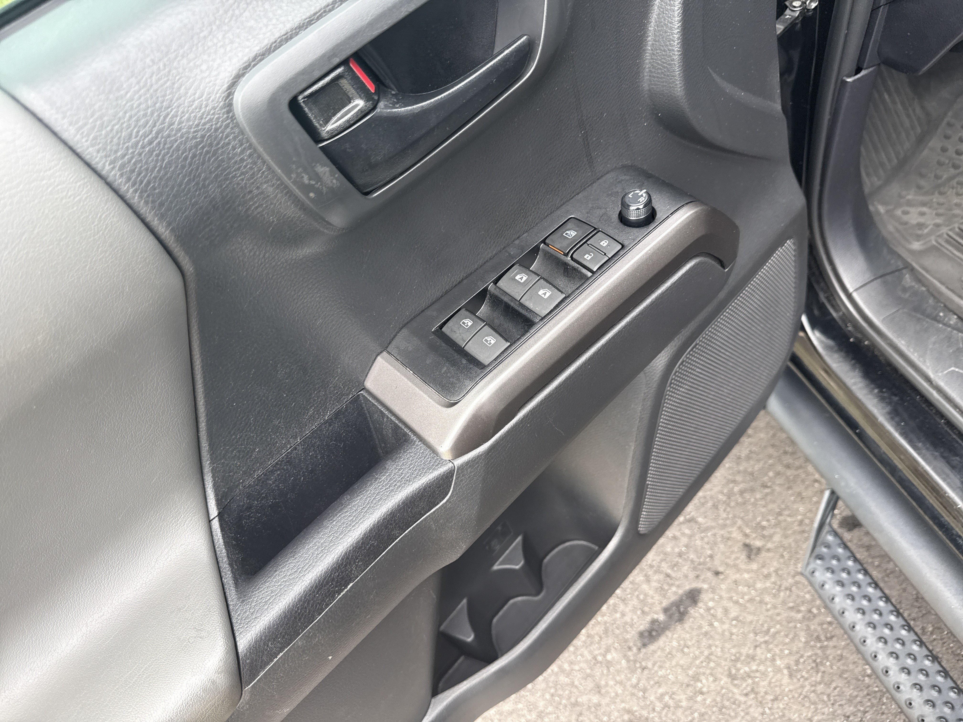 Used 2023 Toyota Tacoma SR5 w/ Technology Package AWD/4WD image 18
