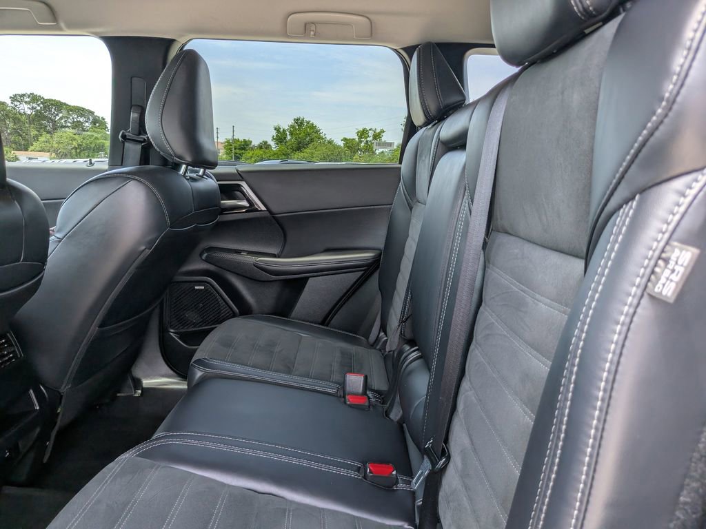 Used 2025 Mitsubishi Outlander SE FWD image 18