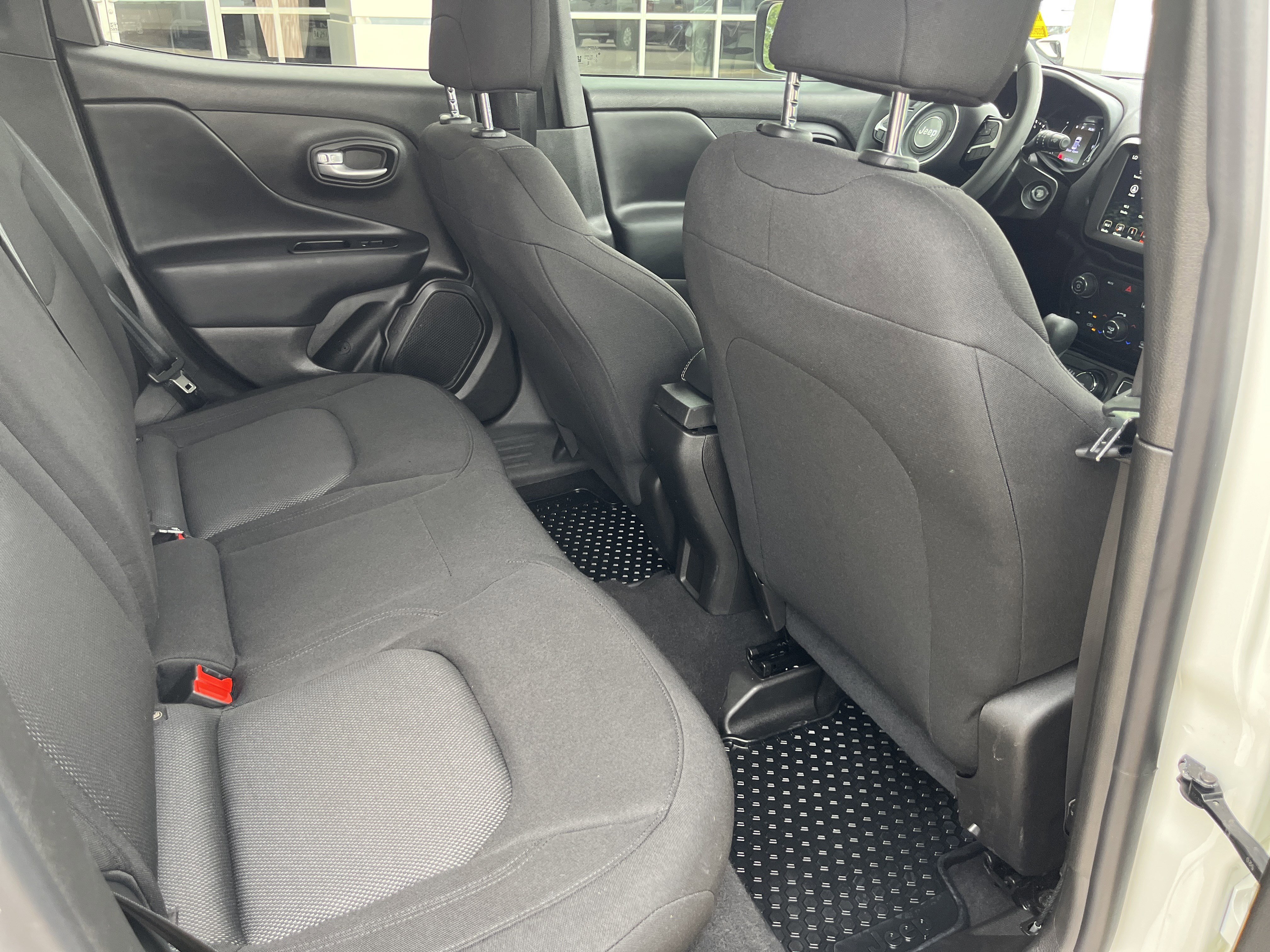 Used 2023 Jeep Renegade Latitude AWD/4WD image 16