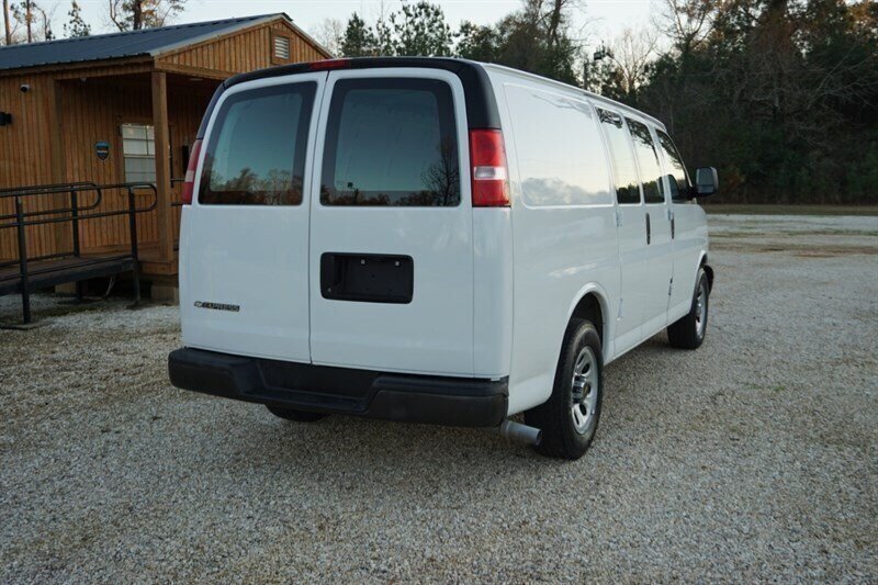 Used 2010 Chevrolet Express 1500 RWD image 16